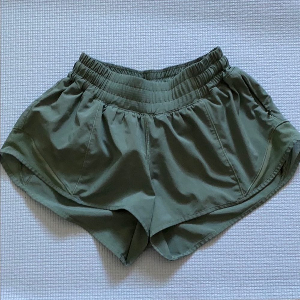 Lululemon hotty hot 2.5 shorts